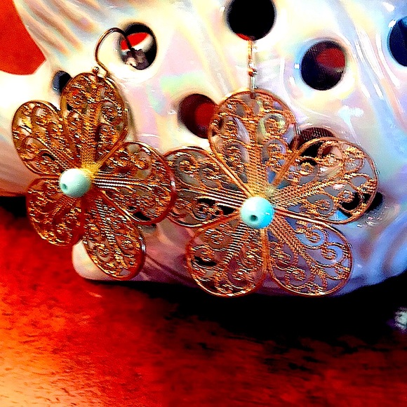 Forever 21 Jewelry - 5/$25⚡️FINAL SALE PRICE⚡️Forever 21 goldtone flower earrings